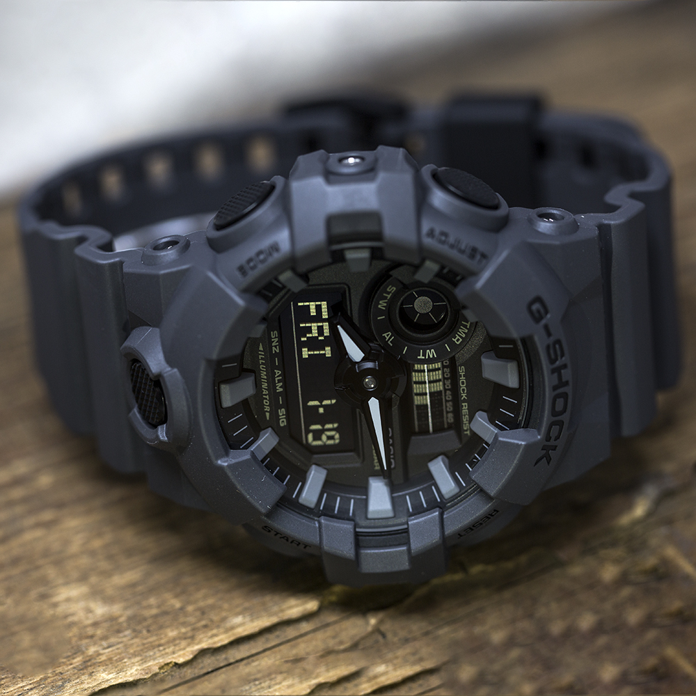 G-Shock GA-700UC-8AER zegarek męski sportowy G-SHOCK Original pasek
