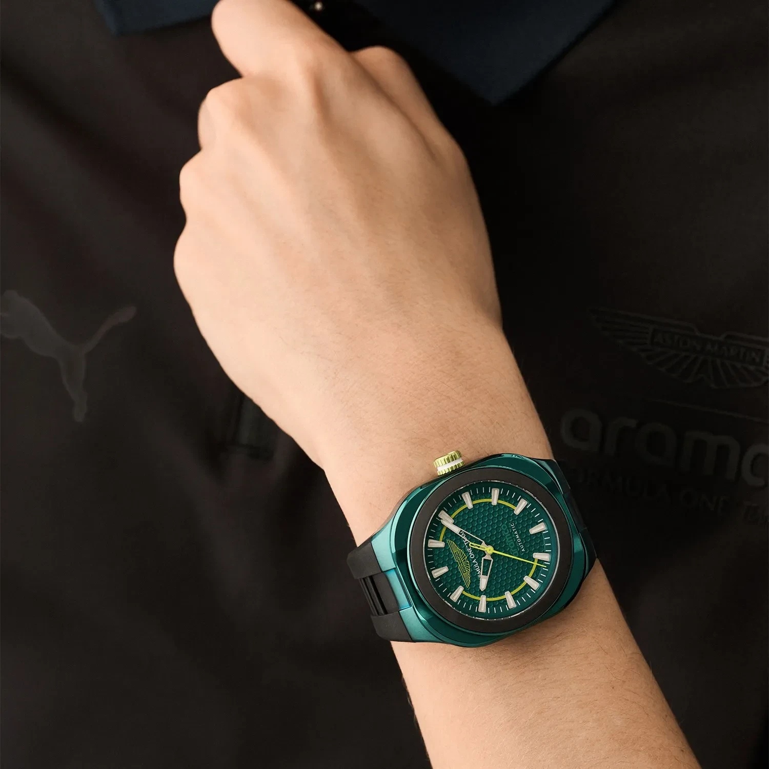 CMB Aston Martin MTFC1F602 - hover