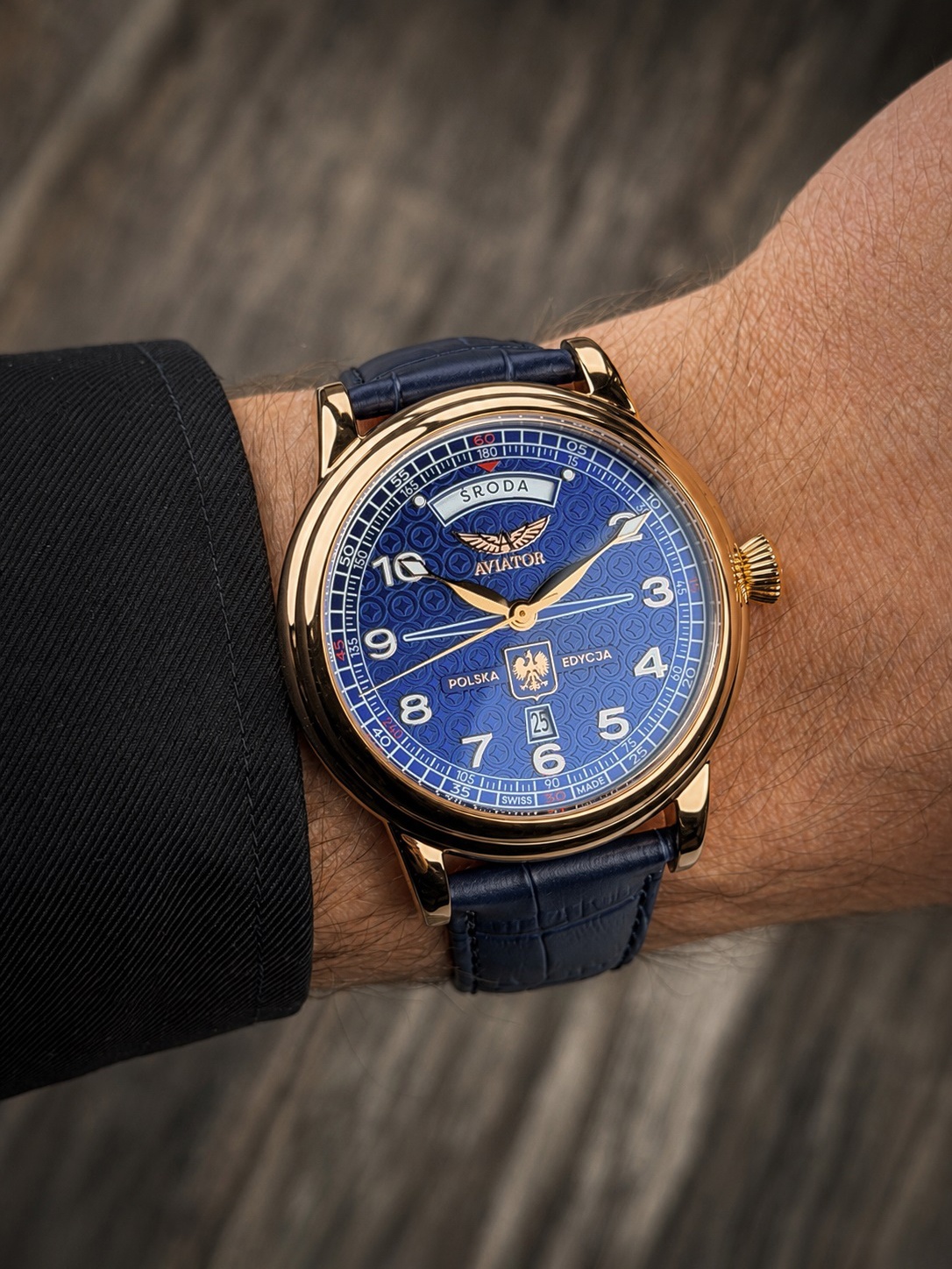 Aviator V34423954 zegarek męski Douglas różowe złoto