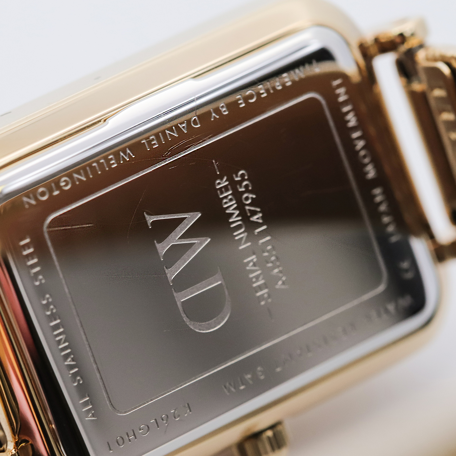 Daniel Wellington DW00100582-POWYSTAWOWY zegarek damski Quadro
