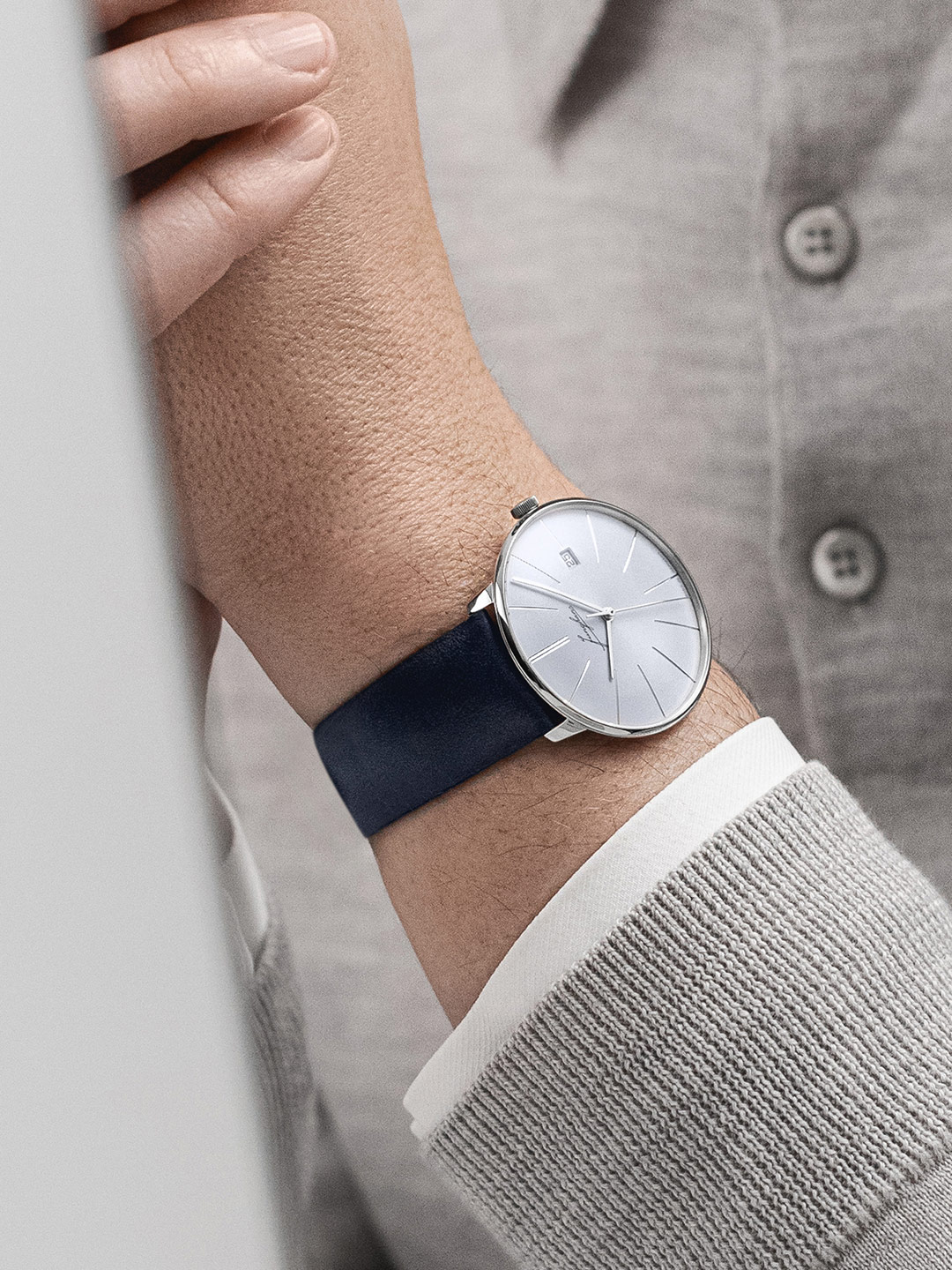 Junghans 27-435900 zegarek srebrny klasyczny Meister pasek