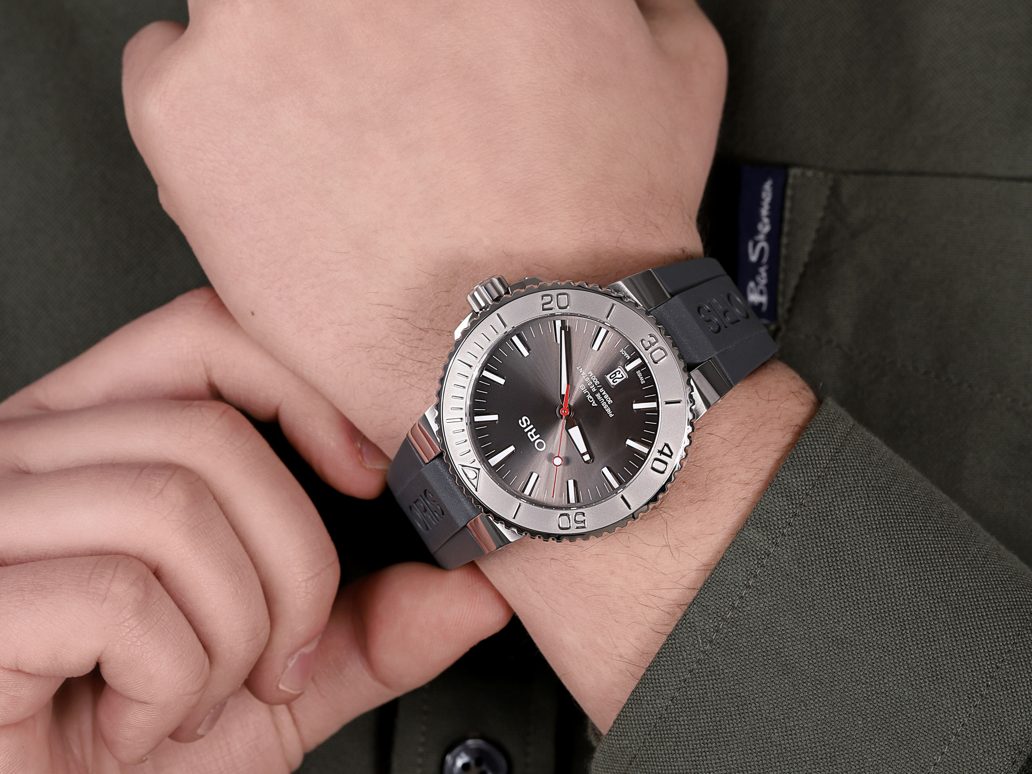 Oris 01 733 7730 4153-07 4 24 63EB AQUIS DATE RELIEF zegarek klasyczny Aquis - miniatura 3