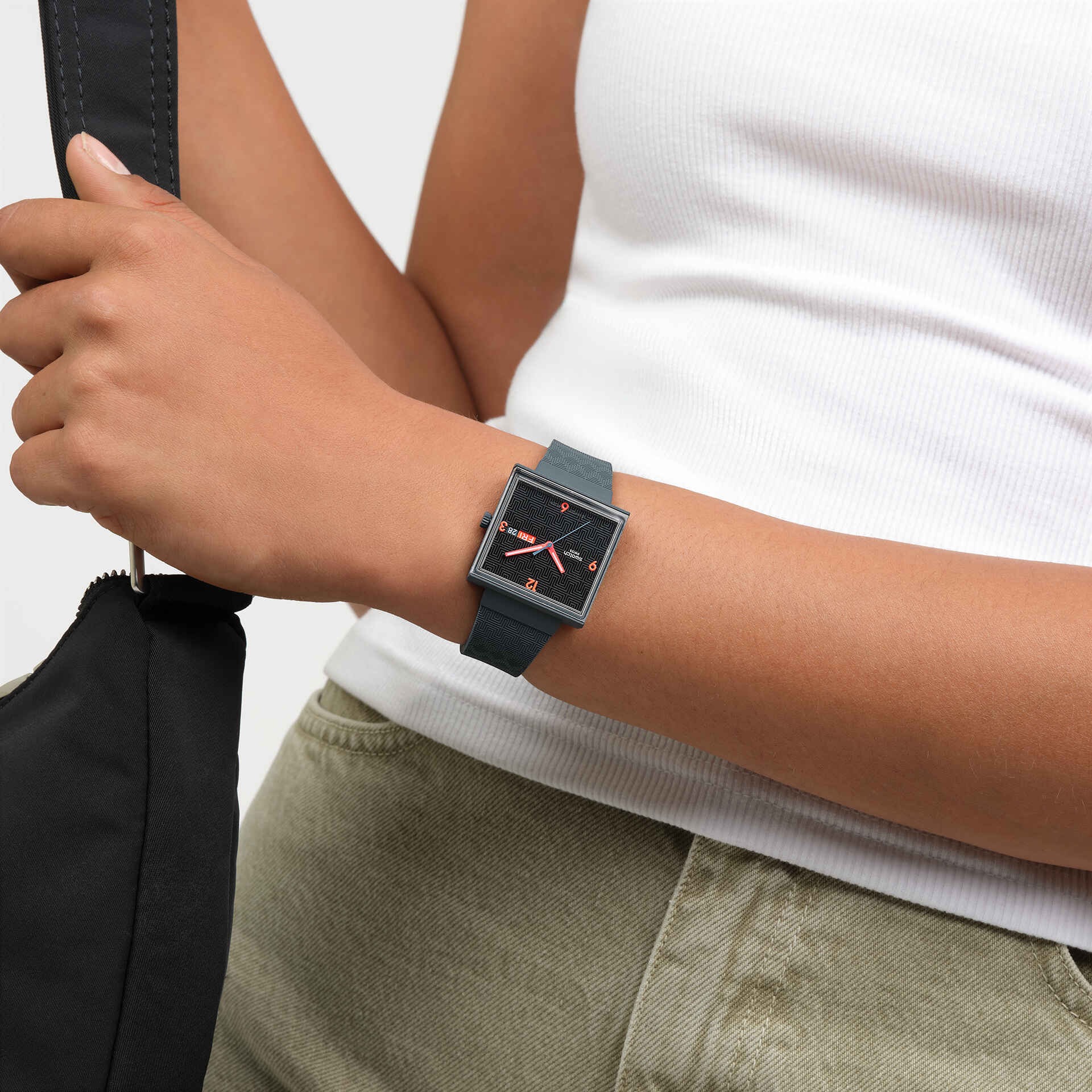 Squared Off Swatch SO34M701 - hover