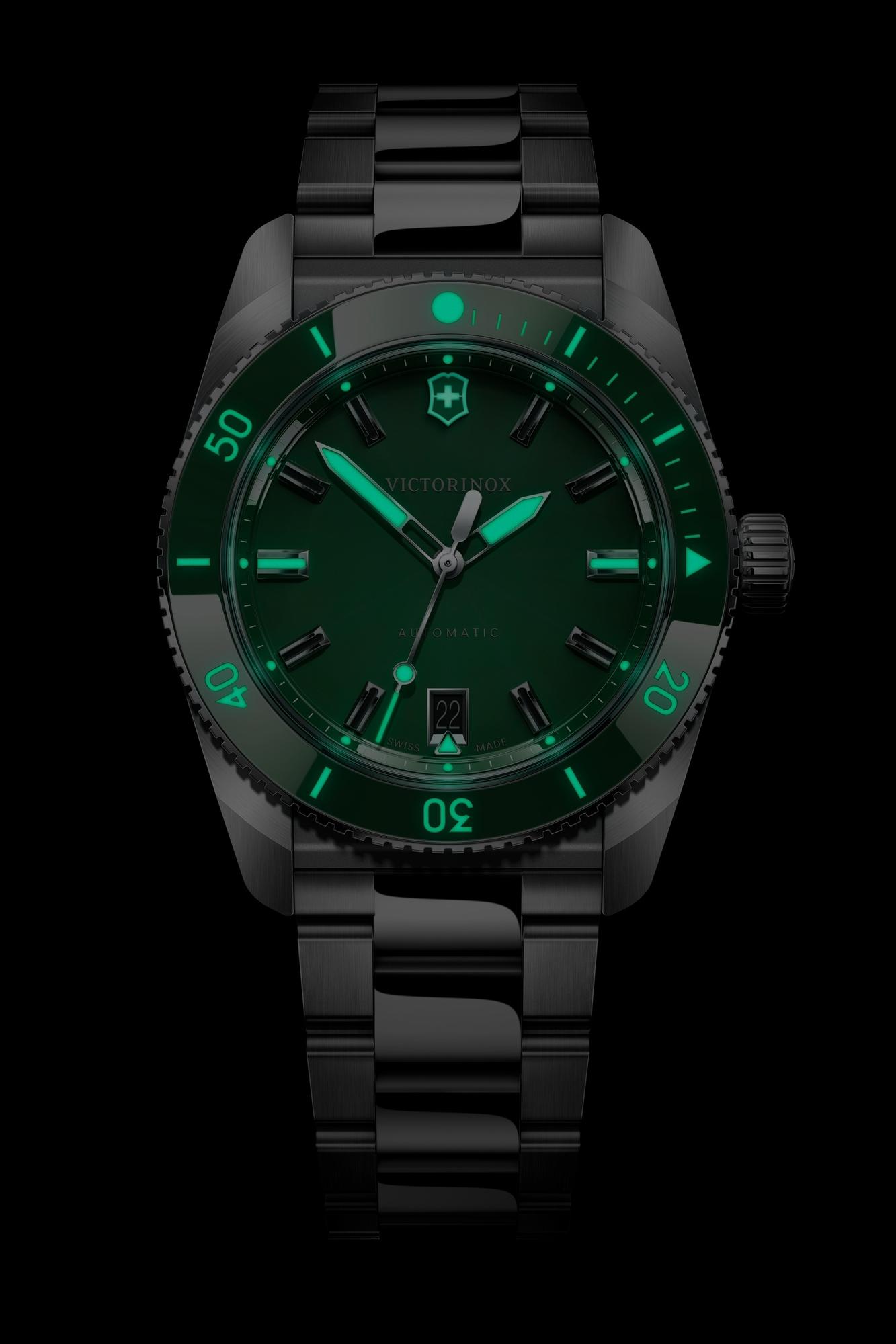 Victorinox 242107 zegarek srebrny klasyczny Maverick bransoleta - miniatura 2