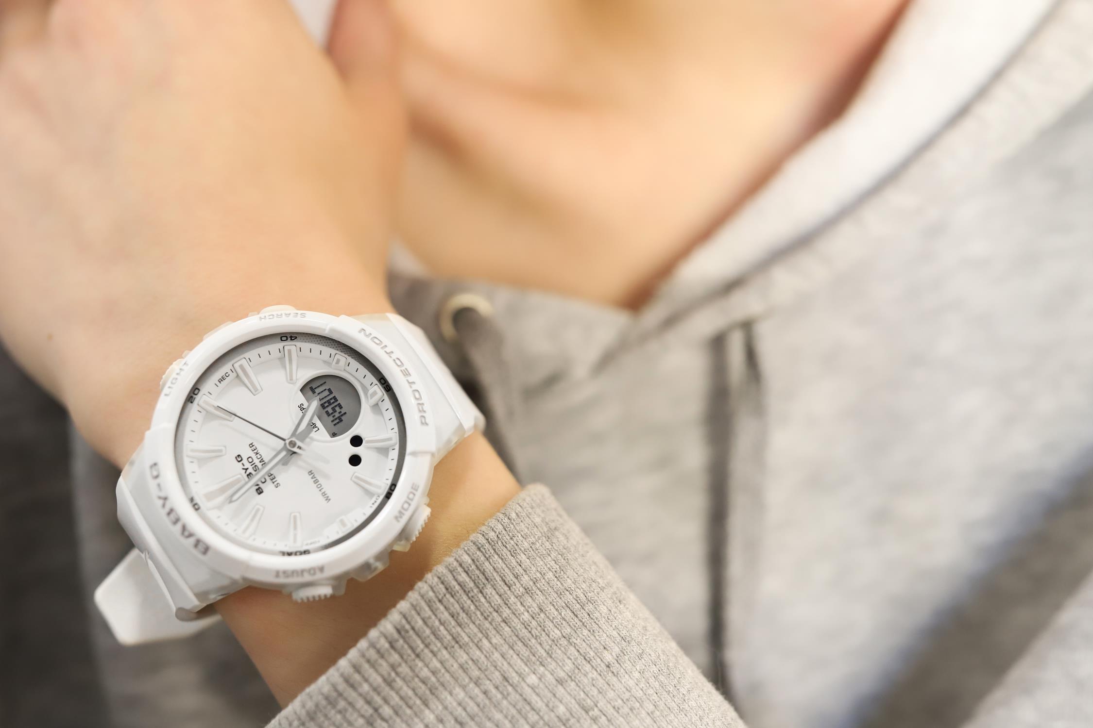 Casio BGS-100-7A1ER zegarek damski Baby-G biały