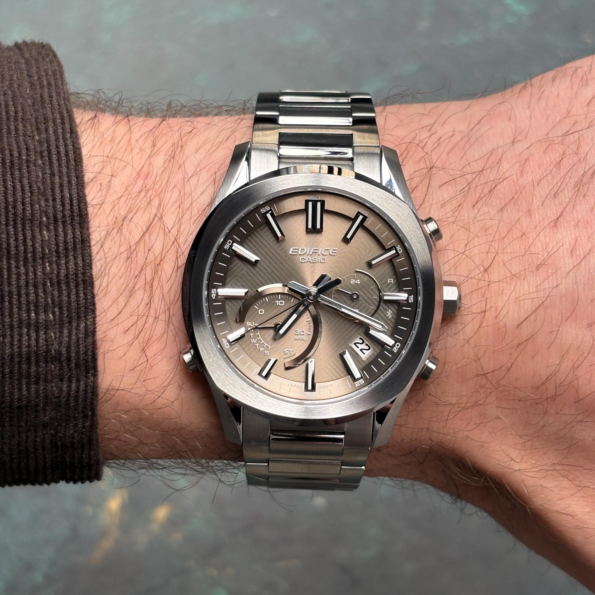 zegarek EDIFICE EQB-1300D-5AEF solar EDIFICE Momentum