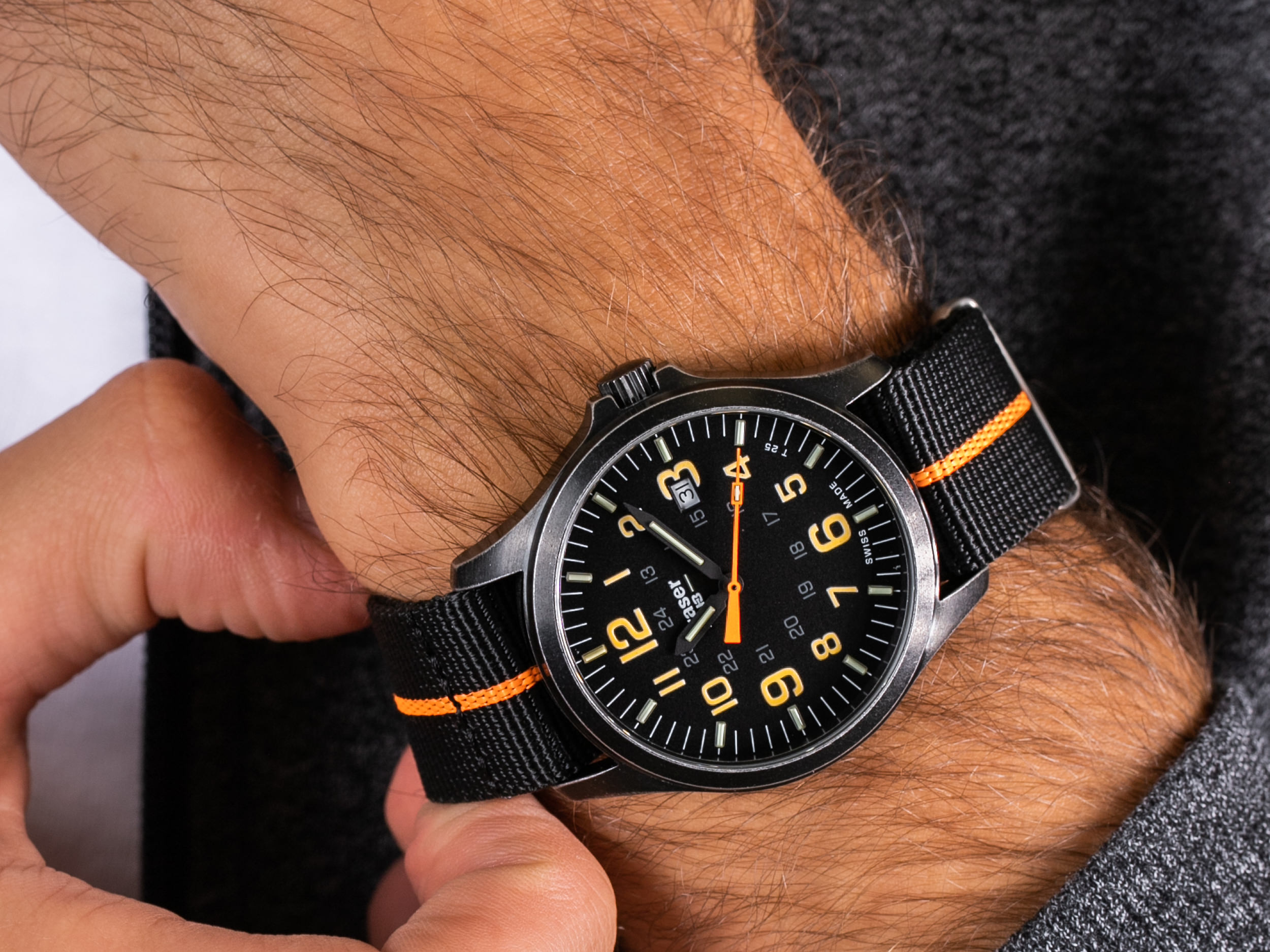 Traser TS-107425 P67 Officer Pro GunMetal Black/Orange zegarek klasyczny P67 Officer Pro