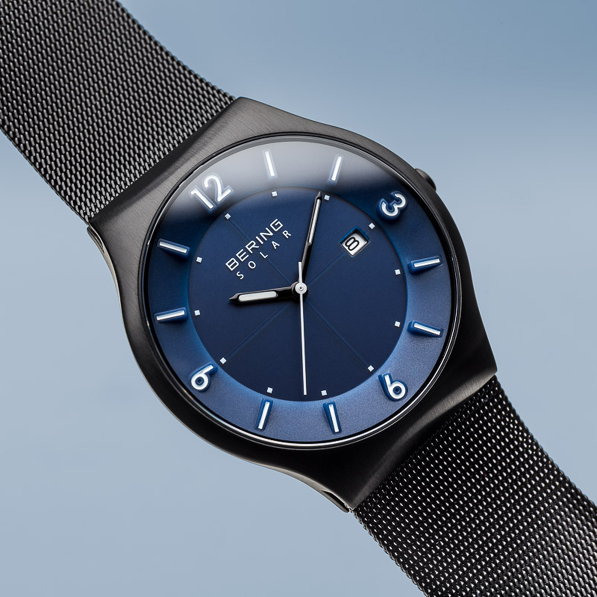 Bering 14440-227 zegarek czarny klasyczny Solar bransoleta
