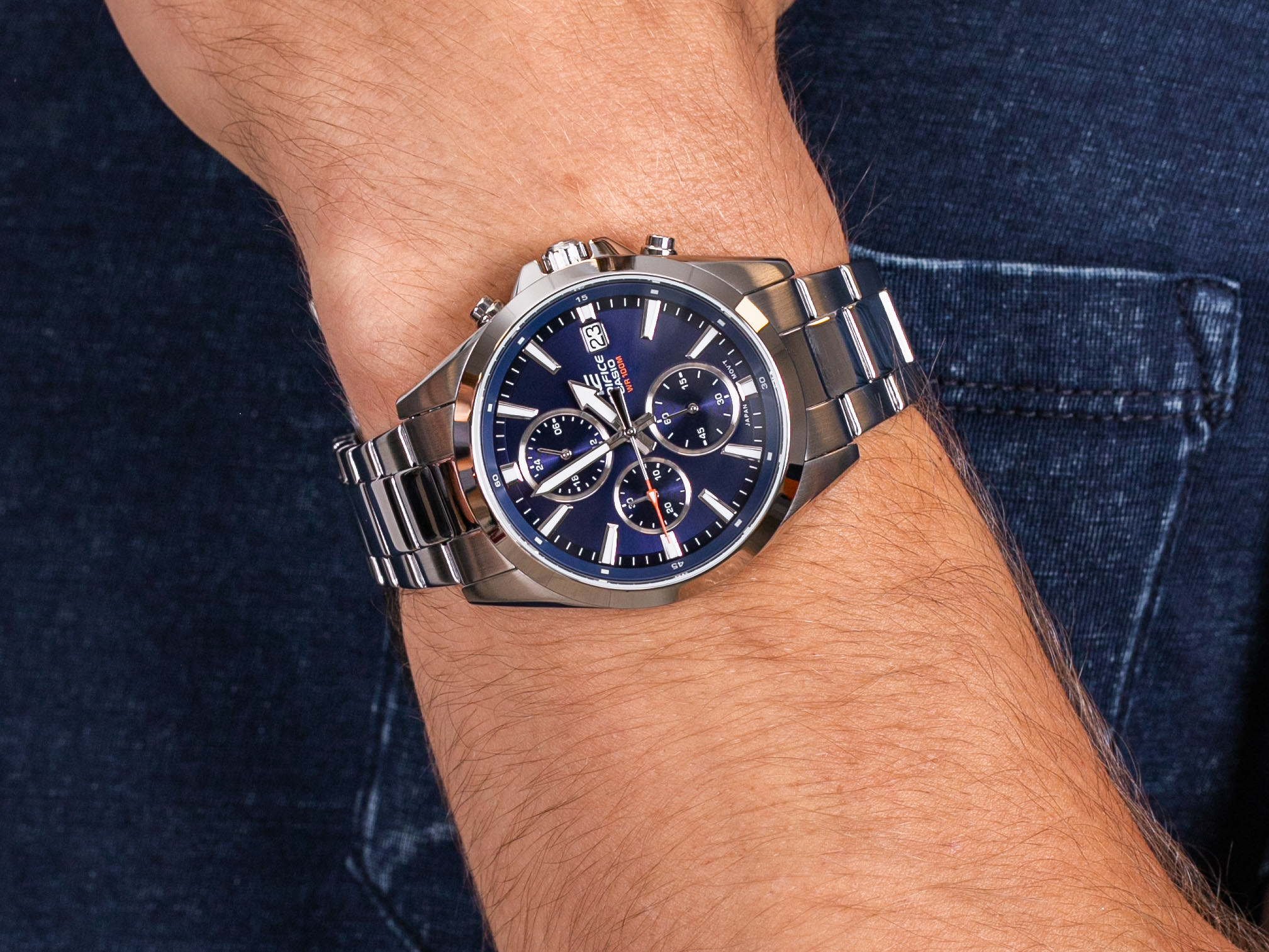 Edifice EFV-560D-2AVUEF SIMPLE SPORTY CHRONOGRAPH zegarek sportowy EDIFICE Momentum